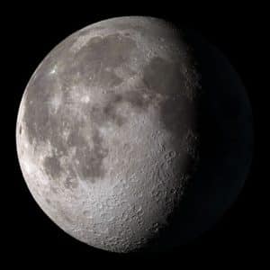 عکسی از نیمه پیدای ماه، یعنی سمتی از ماه که همیشه رو به زمین است.