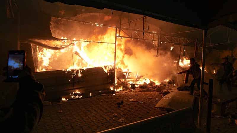 جنگ اسرائیل و غزه: حمله هواپیماهای رژیم صهیونیستی به چادرهای آوارگان در حیاط بیمارستان شهدای الاقصی در نواز غزه (مهرماه 2403 مصادف با اکتبر 2024 میلادی)